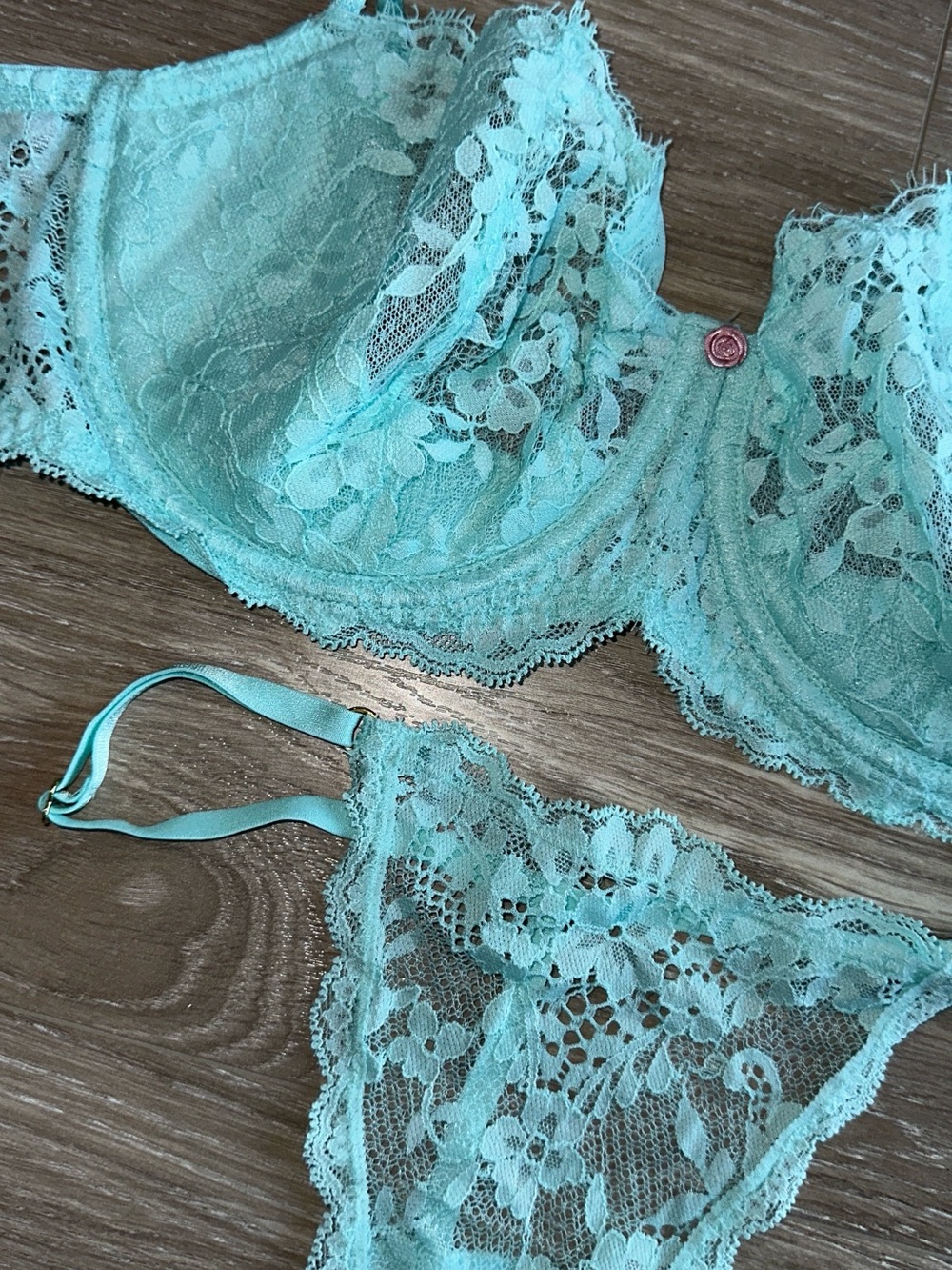 PINK Victoria's Secret Lace Underwire Bra & Thong in Aqua Mint - Picture 4 of 10